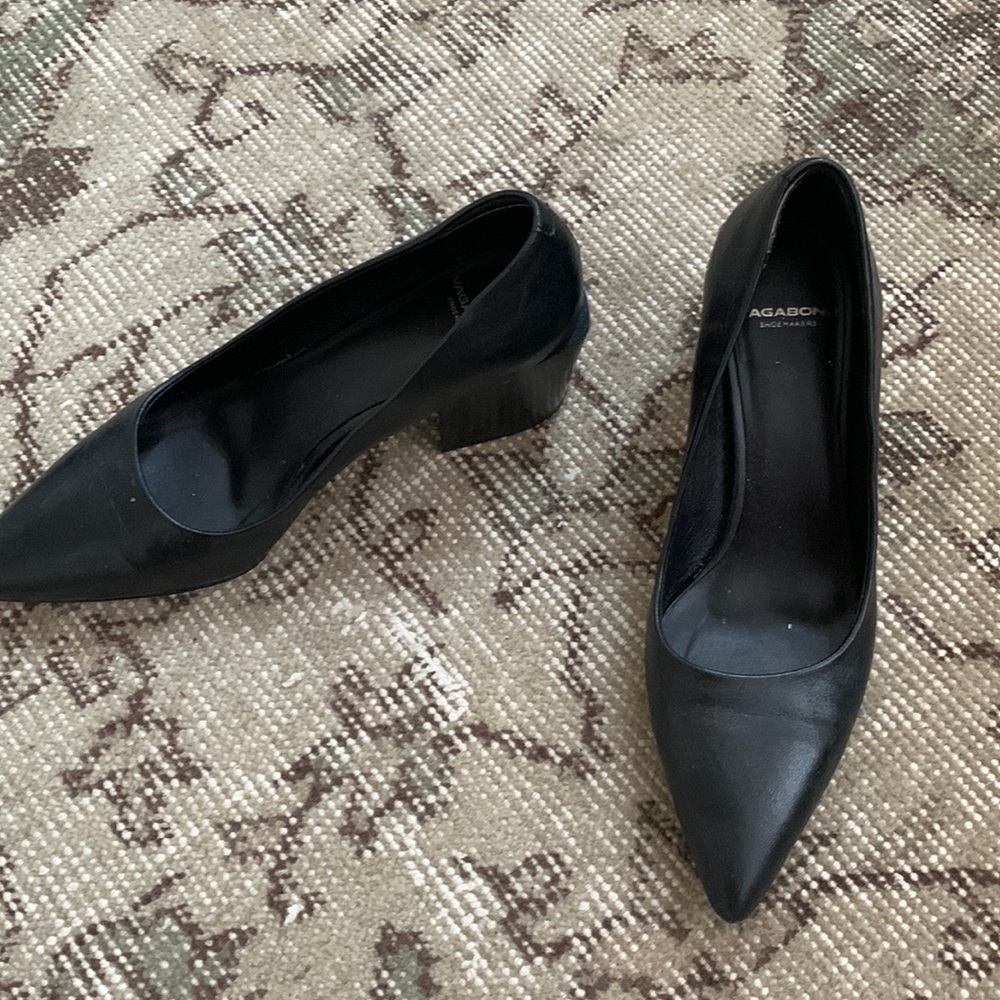 Vagabond pointed toe black heel